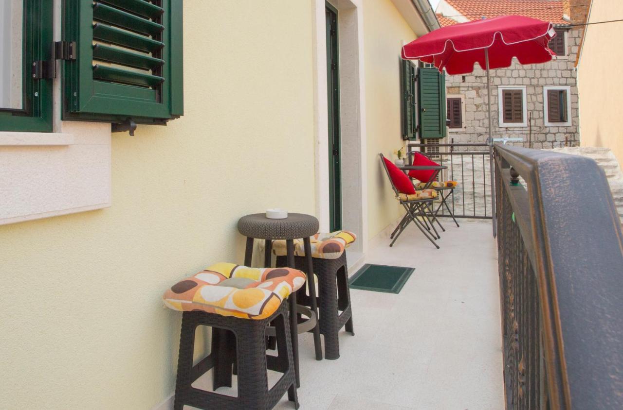 Central Old Town Rooms 1 Split Bagian luar foto
