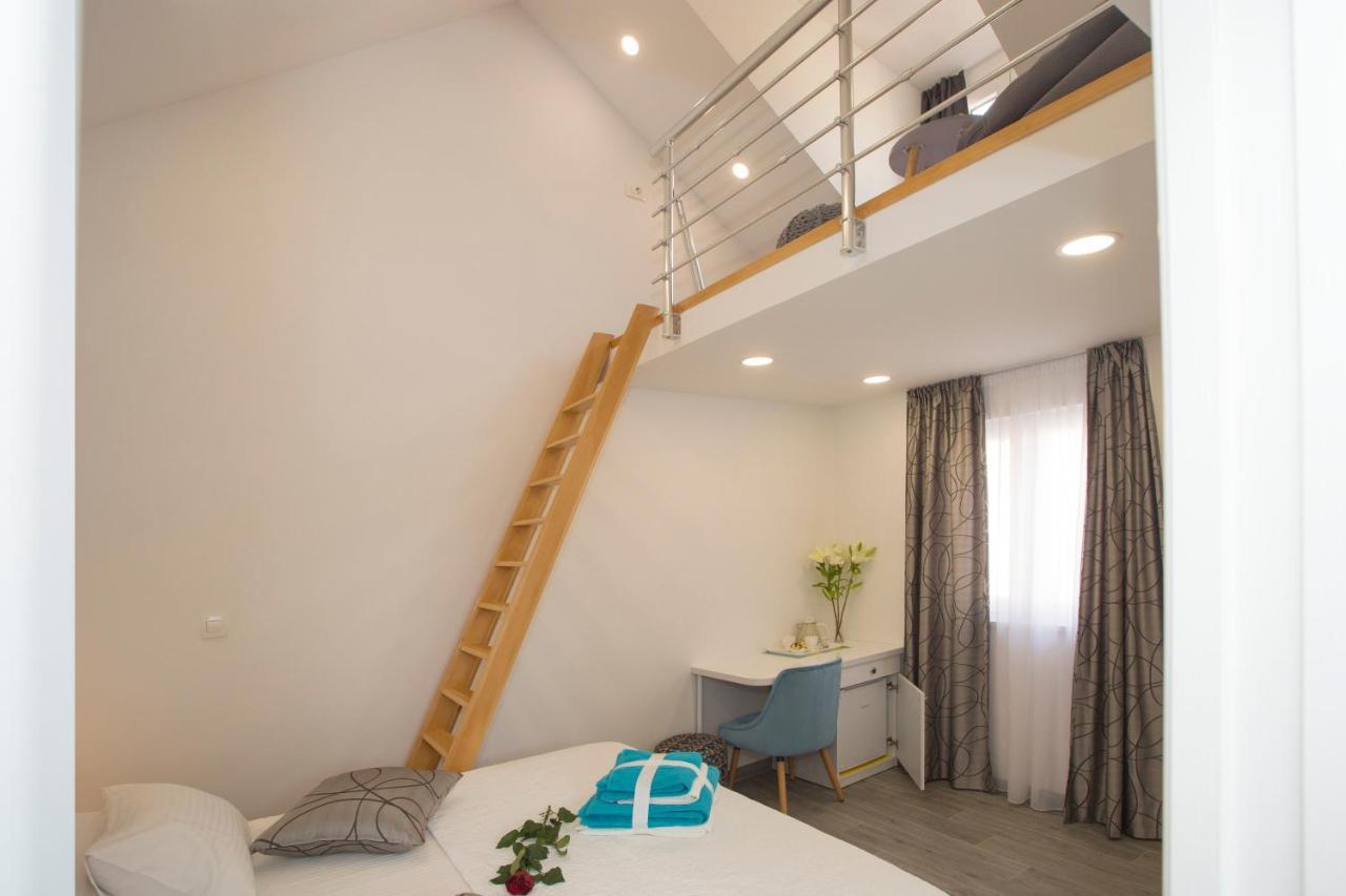 Central Old Town Rooms 1 Split Bagian luar foto