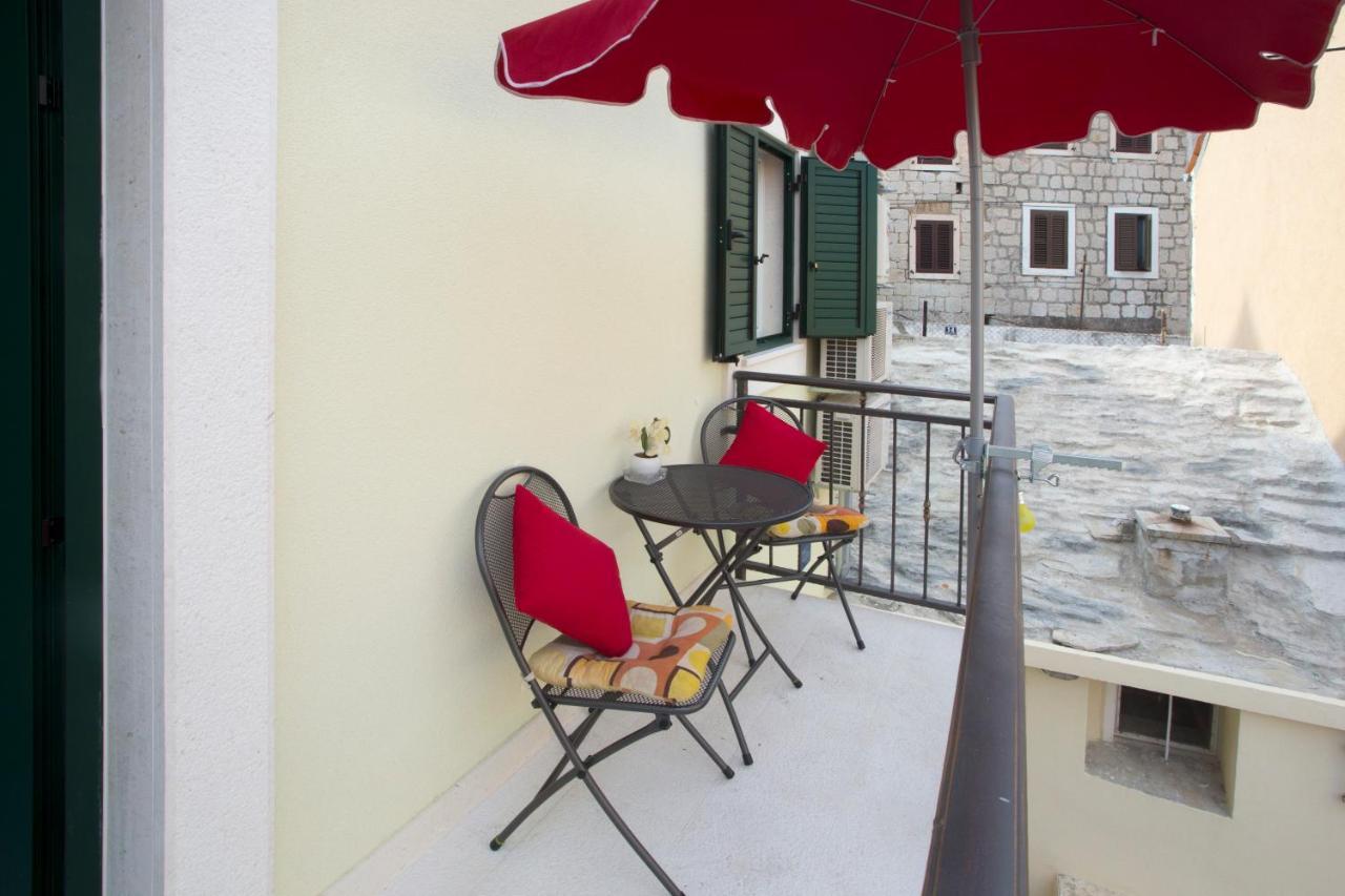 Central Old Town Rooms 1 Split Bagian luar foto