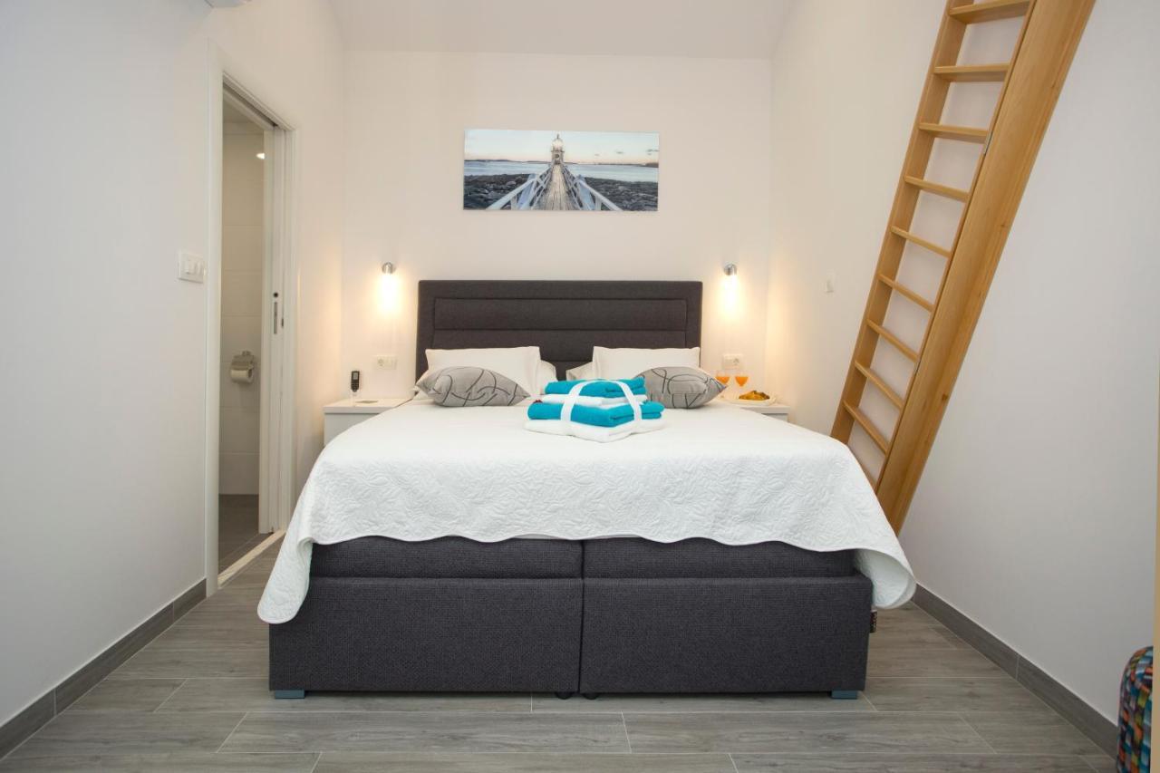 Central Old Town Rooms 1 Split Bagian luar foto