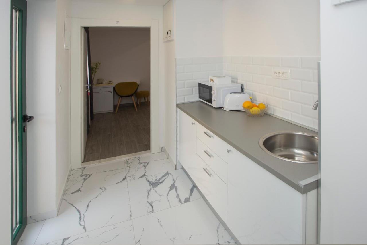 Central Old Town Rooms 1 Split Bagian luar foto