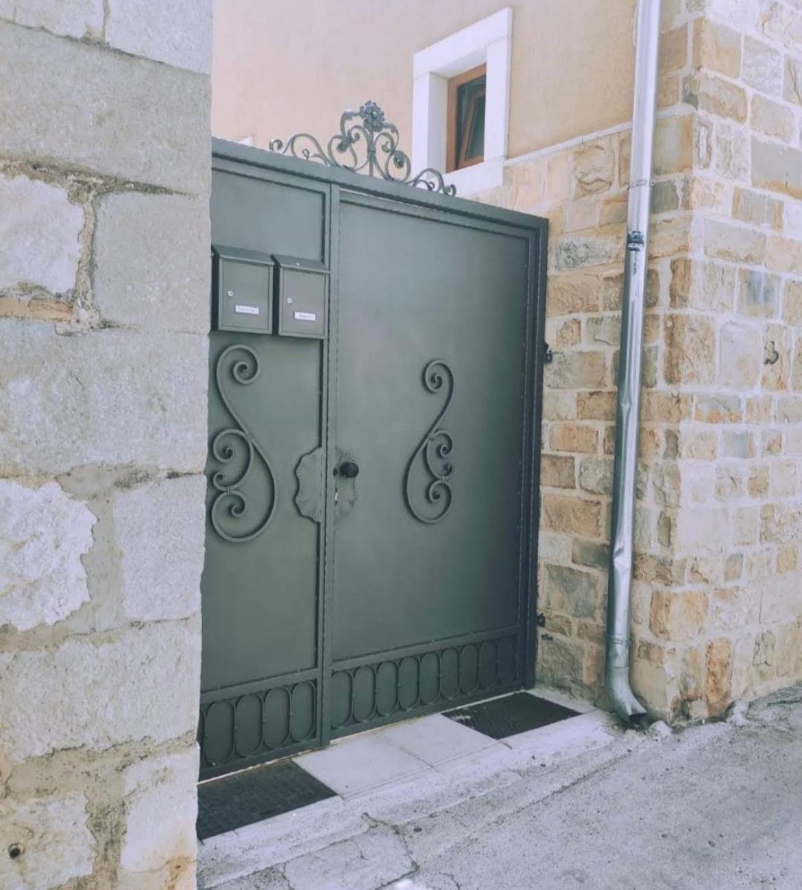 Central Old Town Rooms 1 Split Bagian luar foto