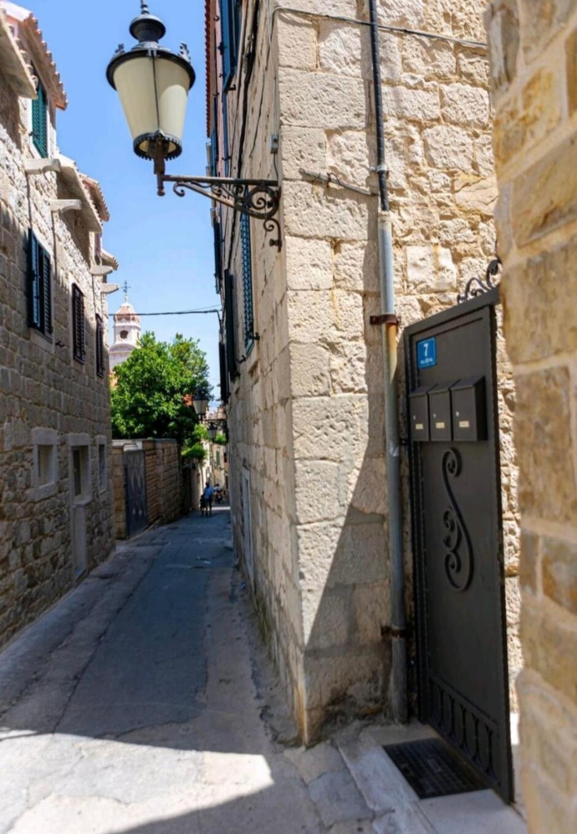 Central Old Town Rooms 1 Split Bagian luar foto
